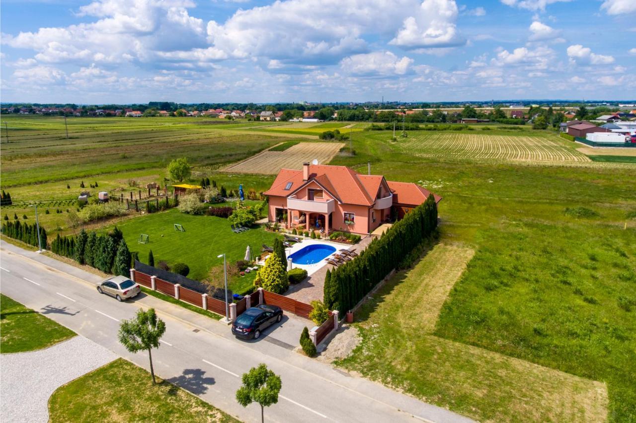 Holiday Villa Rita , Ideal For Families, Pool, Large Childrens Playground Varaždin Buitenkant foto