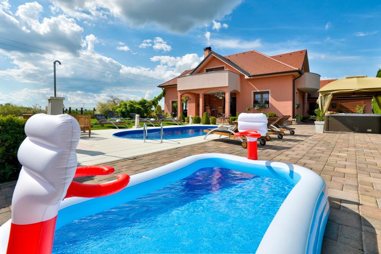 Holiday Villa Rita , Ideal For Families, Pool, Large Childrens Playground Varaždin Buitenkant foto