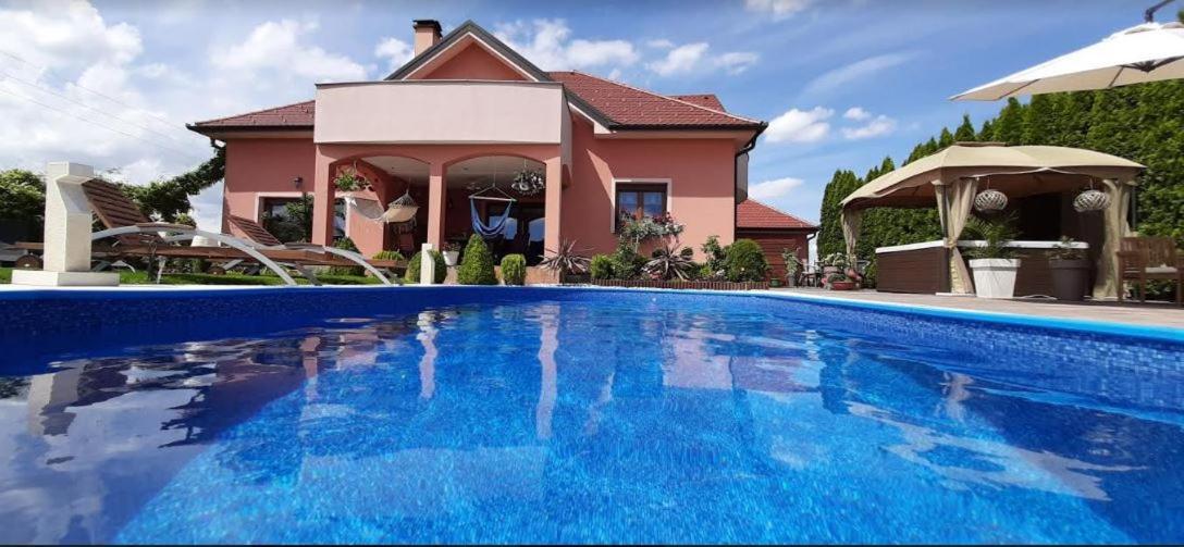 Holiday Villa Rita , Ideal For Families, Pool, Large Childrens Playground Varaždin Buitenkant foto