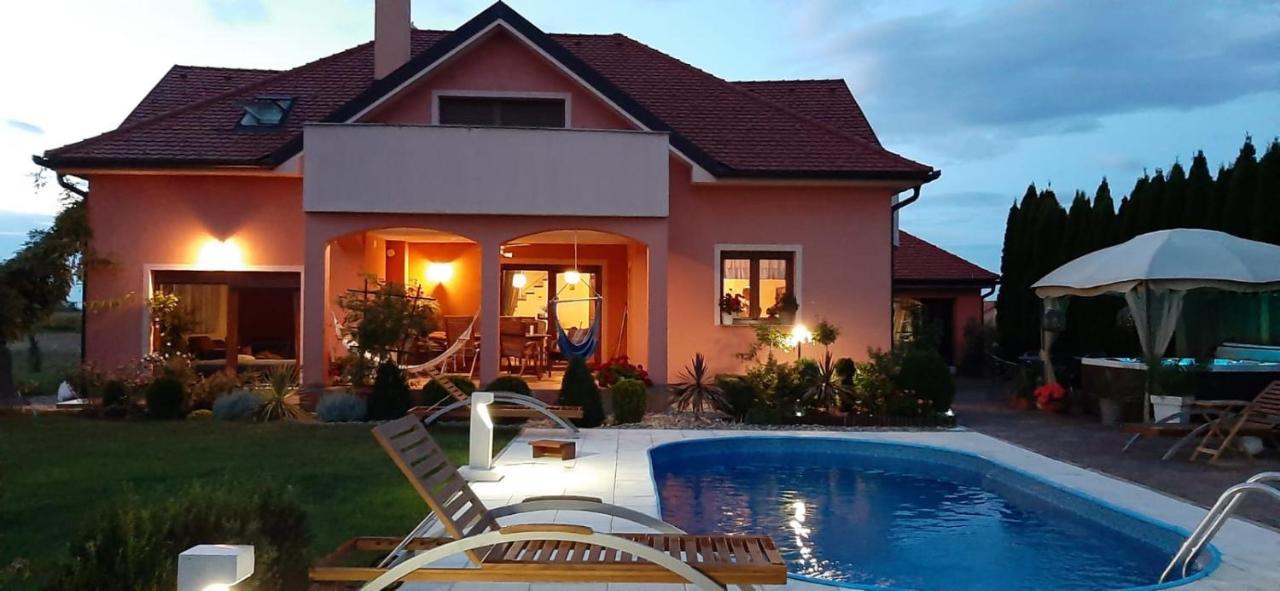 Holiday Villa Rita , Ideal For Families, Pool, Large Childrens Playground Varaždin Buitenkant foto